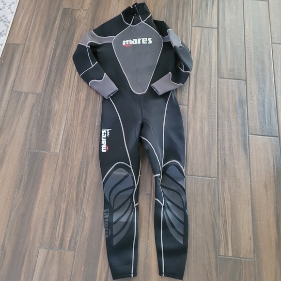 Mares Other - Mares Wetsuit Sz Lg 2.5mm Black